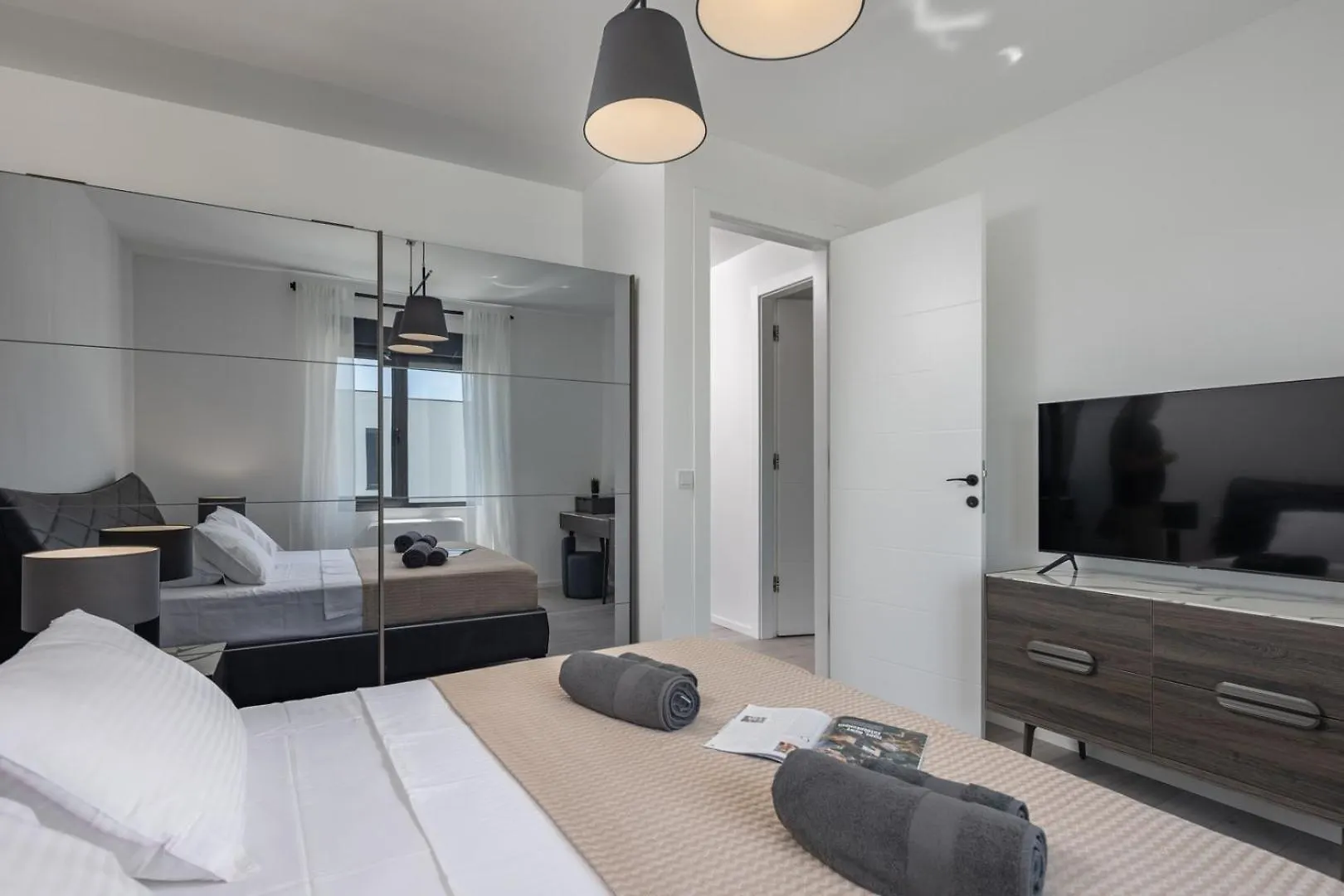 New! Luxury Villa Epic 4 & 5 Two Heated Pool 50 M2 Juršići