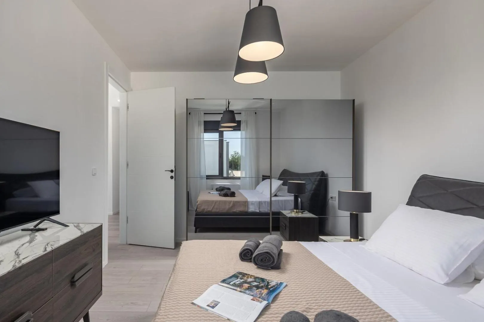 New! Luxury Villa Epic 4 & 5 Two Heated Pool 50 M2 Juršići