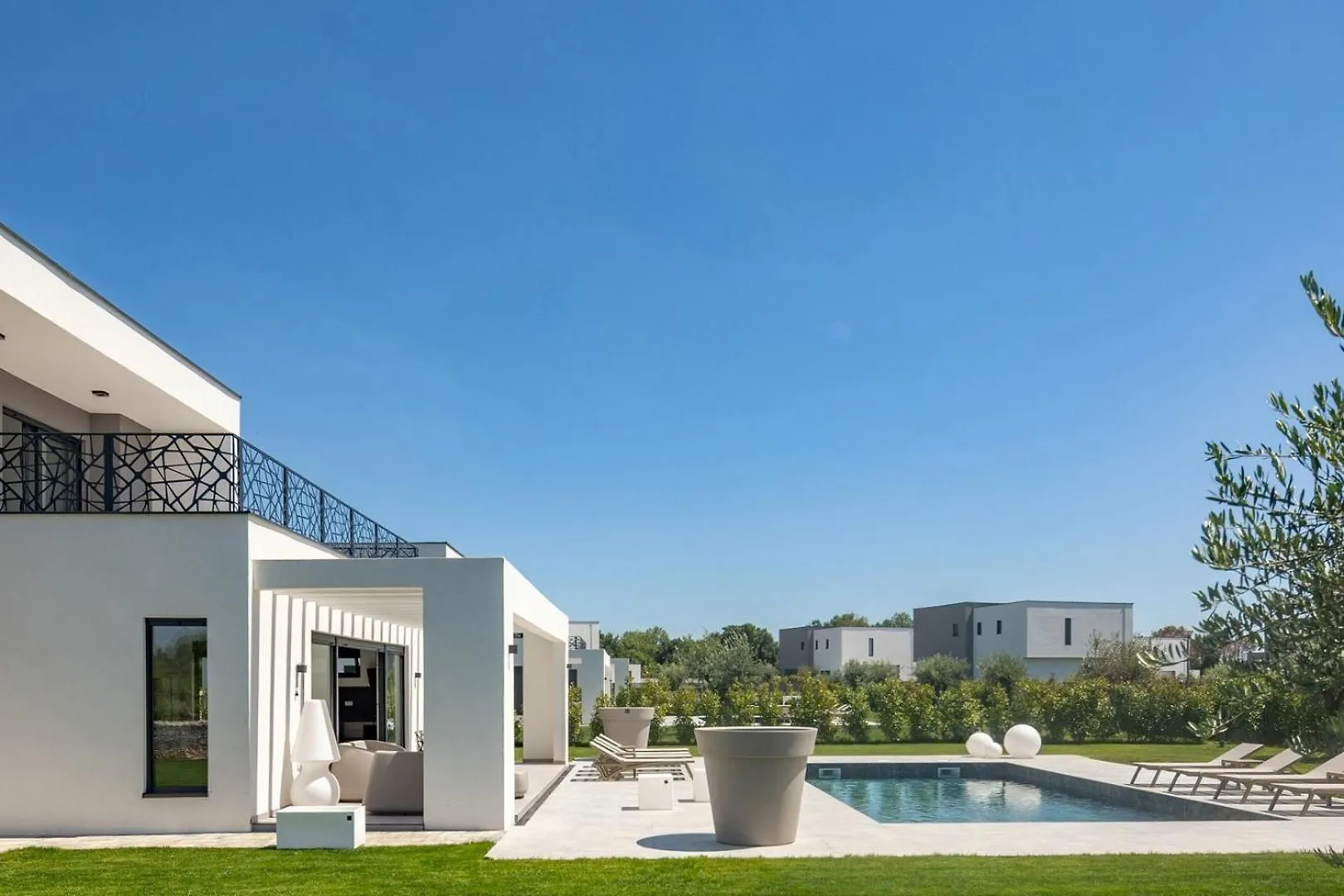 New! Luxury Villa Epic 4 & 5 Two Heated Pool 50 M2 Juršići